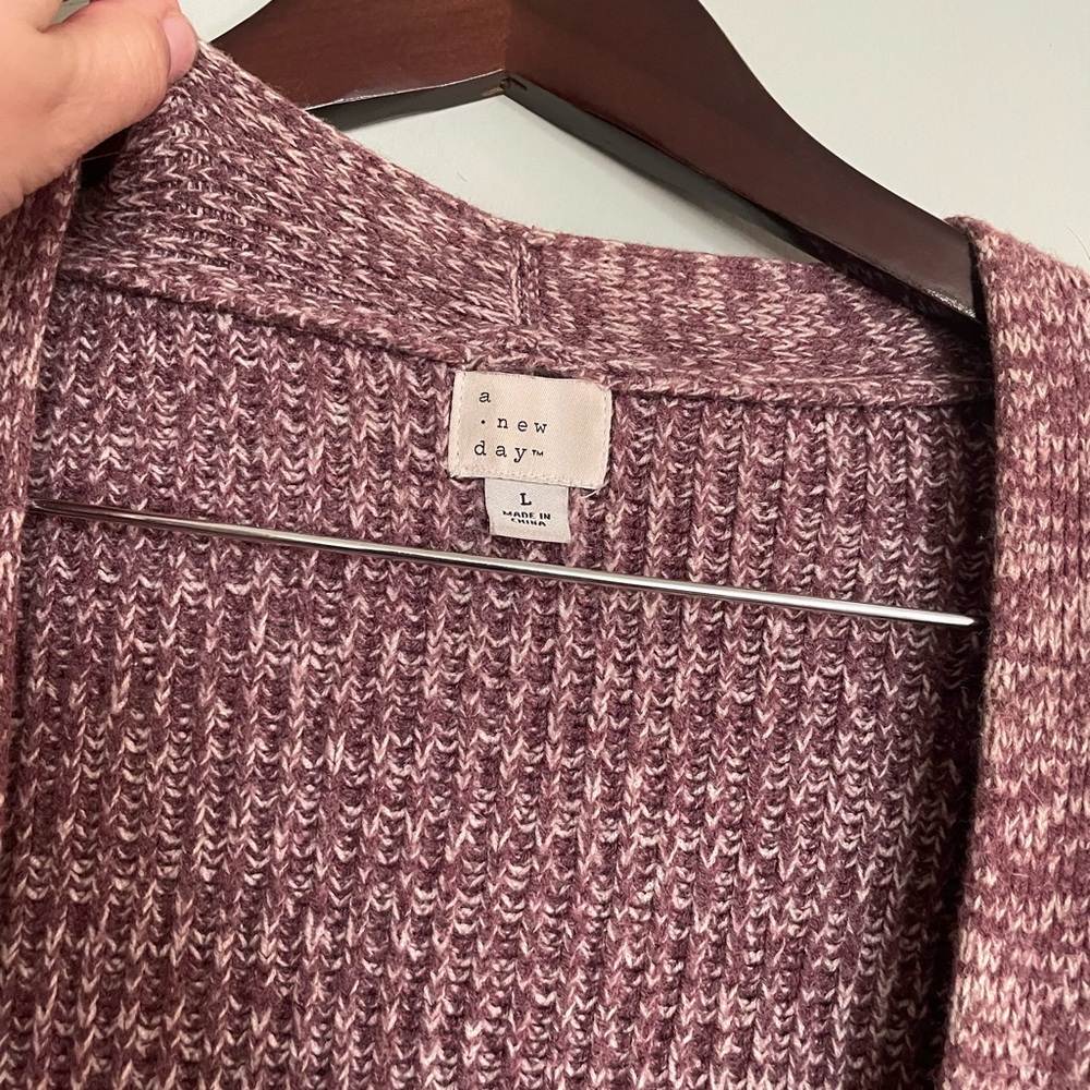 • chunky knit burgundy cardigan • - Picture 5 of 6